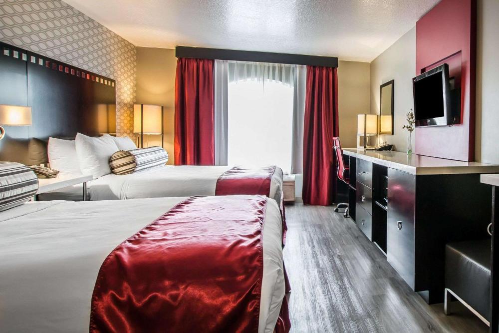 Standard Room, 2 Queen Beds, Non Smoking interior