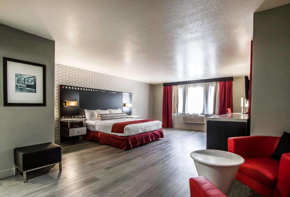 Corner Suite, 1 King Bed with Sitting Area, Non Smoking interior